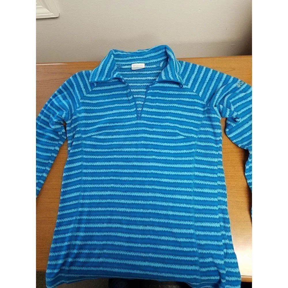 Columbia woman's Small blue 1/4 zip pullover.